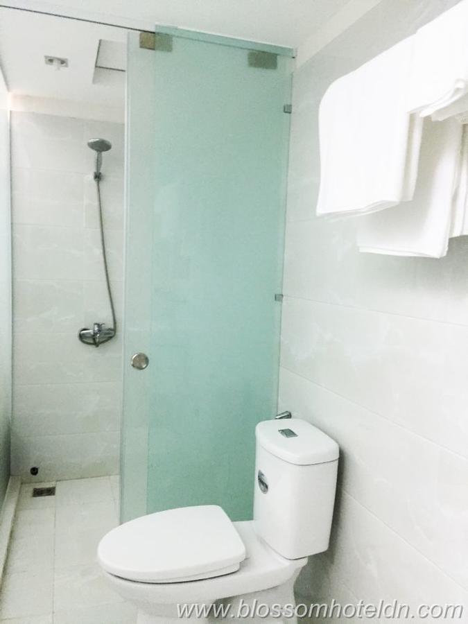 Blossom July Hotel Da Nang Bagian luar foto
